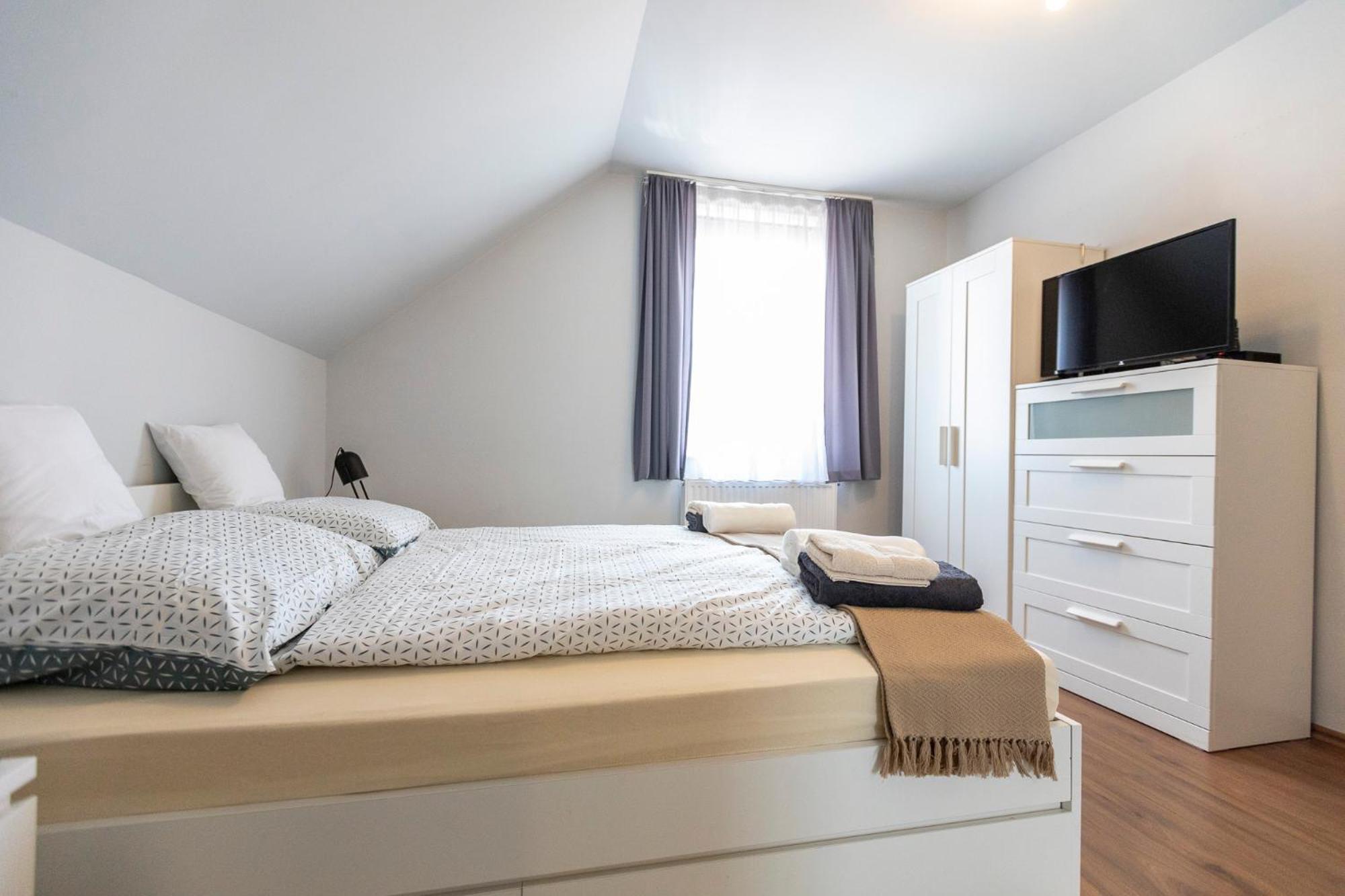 Park Apartman Sarrod Exterior foto